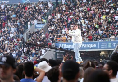 SAO PAULO (SP), 06 / 09 / 2024-FESTIVAL / ENCHENTE / SOLIDARIEDADE / SP- Şarkıcı Ferrugem, Salve o Sul Festivali sırasında, etkinlikte Allianz Stadyum Parkı 'ndaki selden etkilenenler için kaynak toplanması amaçlanıyor.