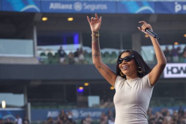 SAO PAULO (SP), Brezilya 06 / 09 / 2024 - Şarkıcı Ludmilla, Salve o Sul Festivali sırasında çok sayıda şarkıcıyı ağırlıyor ve Rio Grande do Sul 'daki selden etkilenenler için kaynak toplamayı hedefliyor