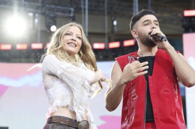 SAO PAULO (SP), 06 / 09 / 2024 - Şarkıcılar Pedro Sampaio ve Luisa Sonza, Salve o Sul Festivali sırasında, çok sayıda şarkıcının yer aldığı etkinlikte Rio Grande do Sul selinden etkilenenler için kaynak toplanması amaçlanıyor