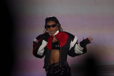 SAO PAULO (SP), 06 / 09 / 2024 - FESTIVAL / SALVE SUL / ENCHENCHENTE / SOLIDARIEDADE / SP Şarkıcı Pocah, Salve o Sul Festivali sırasında, çok sayıda şarkıcı ve Rio Grande do Sul selinden etkilenenler için fon toplamayı hedefliyor