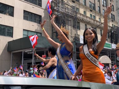 New York 'ta 2024 Porto Riko Ulusal Yürüyüşü. 9 Haziran 2024, New York, ABD: Miss Global 2023, Porto Riko 'lu Ashley Melendez 2024 Porto Riko Ulusal Geçit Töreni' ne 11 'de katıldı ve 5. Cadde' de saat 5 'e kadar devam etti.