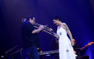 Rio de Janeiro (RJ), 06 / 08 / 2024 - 1974 yılında kaydedilen tarihi albüm Elis ve Tom, gelecek yıl sahne sanatçıları Daniel Jobim ve Kell Smith 'i bir araya getirecek özel bir kutlamayla 50 yaşına giriyor. 