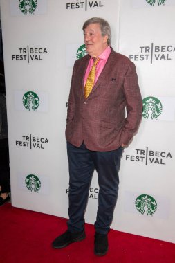 08 Haziran 2024, New York, ABD: Stephen Fry, New York City 'deki Village East Cinema' da 2024 Tribeca Festivali sırasında 