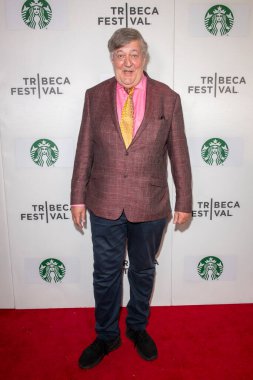 08 Haziran 2024, New York, ABD: Stephen Fry, New York City 'deki Village East Cinema' da 2024 Tribeca Festivali sırasında 