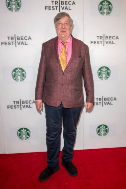 08 Haziran 2024, New York, ABD: Stephen Fry, New York City 'deki Village East Cinema' da 2024 Tribeca Festivali sırasında 
