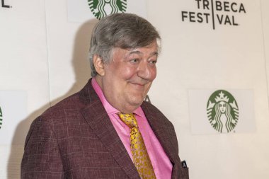 08 Haziran 2024, New York, ABD: Stephen Fry, New York City 'deki Village East Cinema' da 2024 Tribeca Festivali sırasında 