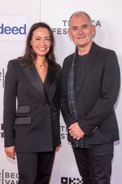 9 Haziran 2024, New York, New York, ABD: (L-R) Laura Warner ve Evan Williams SVA Tiyatrosu 'nda düzenlenen 2024 Tribeca Festivali sırasında 