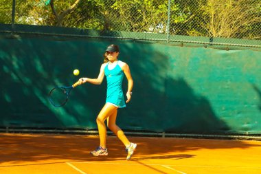 CURITIBA (PR), Brezilya - 2000 Serisi Junior Tournament, Parana Tenis Federasyonu 'na bağlı 8-18 yaş arası 309 sporcunun katılımıyla şampiyonluğu kazandı. Turnuva başlıyor.