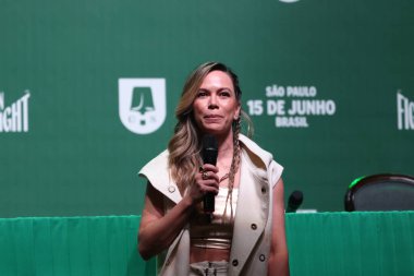 Sao Paulo (SP), 06 / 12 / 2024 - Arabulucu Paula Sack, basın toplantısında ve o gün karşı karşıya gelen Anderson Silva x Chael Sonnen arasındaki Spaten Dövüş Gecesi karşılaşmasında (15))