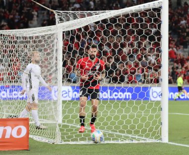 CURITIBA (PR) 13 / 06 / 2024, FOOTBALL / BRAZILIAN CHAMPIONSHIIP SERIES A / ATHLETICO / CRICIUMA - Athletico-PR 'dan Oyuncu Mastriani, Brezilya Serisi A Şampiyonası' nın 8. raundunda attığı golü kutluyor.