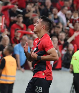 CURITIBA (PR) 06 / 13 / 2024, FOOTBALL / BRAZILIAN CHAMPIONSHIIP SERIES A / ATHLETICO / CRICIUMA - Athletico-PR 'dan oyuncu Cuello, Brezilya Serisi A Şampiyonası' nın 8. raundunda attığı golü kutluyor.