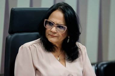 BRASILIA (DF), 06 / 13 / 2024 - Senatör Damares Alves, bir bilgi sisteminin geliştirilmesi, veri transferi ve ilgili çeşitli organlar arasında başta kamu güvenliği olmak üzere ağ iletişiminin tartışıldığı genel kurul toplantısında. 