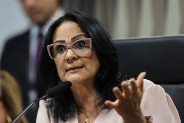 BRASILIA (DF), 06 / 13 / 2024 - Senatör Damares Alves, bir bilgi sisteminin geliştirilmesi, veri transferi ve ilgili çeşitli organlar arasında başta kamu güvenliği olmak üzere ağ iletişiminin tartışıldığı genel kurul toplantısında. 