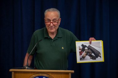 (Senatör Schumer, Yüksek Mahkeme 'nin kararından sonra Bill' in hisseleri şişirmesini yasakladı. 16 Haziran 2024, New York, ABD: Senato Çoğunluk Lideri, ABD Senatör Chuck Schumer (D-NY), senato yasağını yeniden yürürlüğe koymak için bir plan açıkladı. 