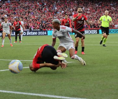 CURITIBA (PR), 06 / 16 / 2024 - Curitiba kentindeki Ligga Arena 'da düzenlenen Campeonato Brasileiro Serie A' nın 9. turu için geçerli olan Athletico ve Flamengo arasında oynanan karşılaşmada atış. 
