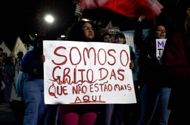 Porto Alegre, 06 / 20 / 2024 PROTEST / ABORTION / Bill / RS PL 1904 'ün işletilmesine karşı yapılan protestonun kaydı. Sosyal hareketler ve siyasi partiler, 22 hafta sonra kürtajı basit cinayet suçuyla eşit tutan projeyi eleştiriyor