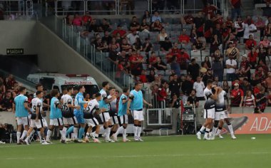 CURITIBA (PR), 06 / 23 / 2024: Caca, Brezilya Serisi A Şampiyonası 'nın 11. turunda geçerli olan Athletico ve Corinthians arasındaki maçta golünü kutluyor. 