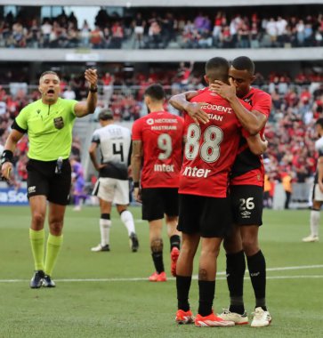 CURITIBA (PR), 06 / 23 / 2024: Atletico ve Corinthians arasında oynanan ve Brezilya Serisi A Şampiyonası 'nın 11. turu için geçerli olan maçta Christian golünü kutluyor. 