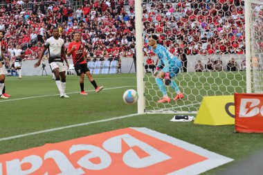 CURITIBA (PR), 06 / 23 / 2024: Athletico ve Corinthians arasında oynanan karşılaşmada kaleci Matheus Donelli, Brezilya Serisi A Şampiyonası 'nın 11. turunda geçerli oldu.. 