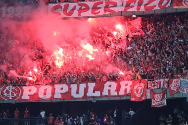 CURITIBA (PR), 06 / 22 / 2024: Taraftarlar, Brezilya Serisi A Şampiyonası 'nın 11. turu için Gremio ile Internacional arasında oynanan karşılaşmada, Couto Pereira Stadyumu' nda düzenlendi.. 