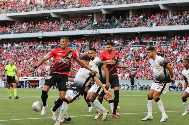 CURITIBA (PR), 06 / 23 / 2024: Attım, Ligga Arena 'da düzenlenen Brezilya Serisi A Şampiyonası' nın 11. turu için geçerli olan Athletico ve Corinthians arasında oynanan bir maç sırasında.