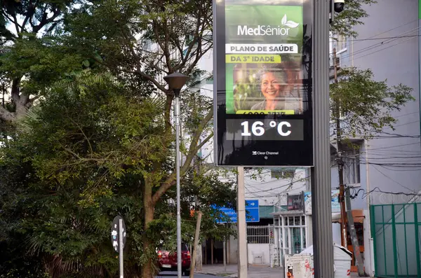 stock image Porto Alegre (RS), 06/24/2024: Porto Alegre City Hall closed flood protection system floodgates, to protect the central region of the capital, this Monday (24). According to the Municipal Department of Water and Sewage.