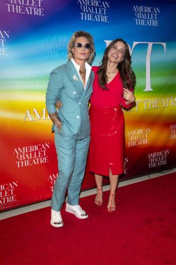 American Ballet Woolf Works Premiere Ünlüleri Lincoln Center Gala 'daki Metropolitan Opera Salonu' nda Woolf Works 'ün Amerikan Bale Tiyatrosu galasına katılıyor. Görüntü: Ashlyn Harris, Sophia Bush: New York, ABD 25 Haziran 2024