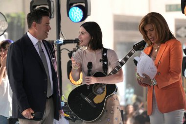 Gracie Abrams Today Show 'da canlı performans sergiliyor. 28 Haziran 2024, New York, ABD: Gracie Madigan Abrams (d. 7 Eylül 1999), ABD 'li şarkıcı ve söz yazarı. Interscope Records ile anlaştı.