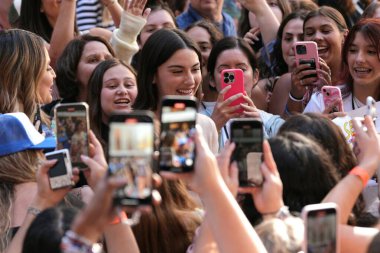 Gracie Abrams Today Show 'da canlı performans sergiliyor. 28 Haziran 2024, New York, ABD: Gracie Madigan Abrams (d. 7 Eylül 1999), ABD 'li şarkıcı ve söz yazarı. Interscope Records ile anlaştı.
