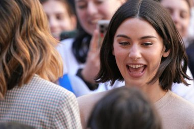 Gracie Abrams Today Show 'da canlı performans sergiliyor. 28 Haziran 2024, New York, ABD: Gracie Madigan Abrams (d. 7 Eylül 1999), ABD 'li şarkıcı ve söz yazarı. Interscope Records ile anlaştı.