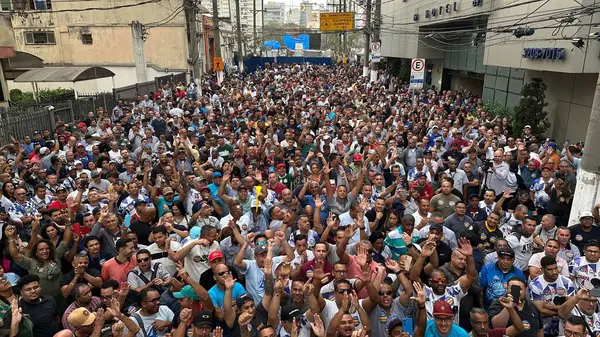 stock image Sao Paulo (SP), 06/28/2024: Bus drivers from the city of Sao Paulo, chose to go on strike, they demand an increase in salary and benefits, on the afternoon of this Friday, June 28, 2024.