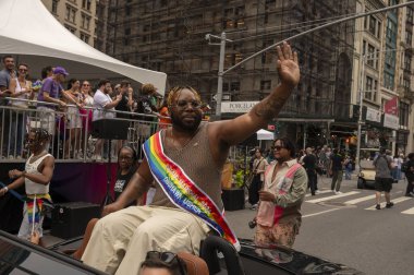 (2024 New York Şehri Onur Yürüyüşü. 30 Haziran 2024, New York, New York, ABD: İnsanlar yıllık New York Onur Yürüyüşüne katılıyor 