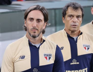 CURITIBA (PR), Brazil 07 / 03 / 3024 Coach Luis Zubeldia Athletico PR ve Sao Paulo arasında oynanan karşılaşmada, Curitiba şehrinde düzenlenen Brezilya Serisi A Şampiyonası 'nın 14. turu için geçerli oldu.