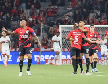 CURITIBA (PR), Brezilya 03 / 07 / 3024 Athletico -PR oyuncusu Fernandinho, Brezilya Serisi A Şampiyonası 'nın 14. turunda geçerli olan Athletico -PR ve Sao Paulo arasında oynanan karşılaşmada golünü kutluyor.