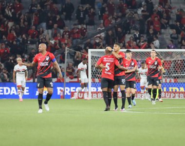 CURITIBA (PR), Brezilya 03 / 07 / 3024 Athletico -PR oyuncusu Fernandinho, Brezilya Serisi A Şampiyonası 'nın 14. turunda geçerli olan Athletico -PR ve Sao Paulo arasında oynanan karşılaşmada golünü kutluyor.
