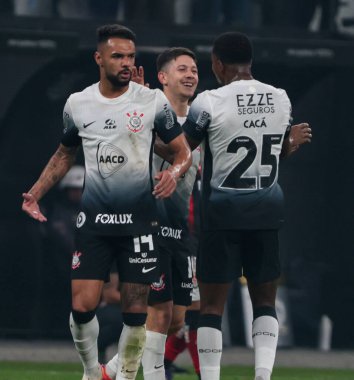 Sao Paulo (SP), 07 / 04 / 2024 - Korintliler 'den Garro, Korintliler ve Vitoria arasındaki maçtaki amacını bu Perşembe, 4 Temmuz 2024' te düzenlenen 2024 Brezilya Şampiyonası 'nın 14. turu için kutluyor.