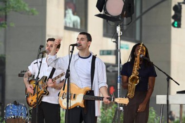 Bugün açık tribünlerde gösteri yapacağız. Tribünler Amerikalı bir bağımsız pop grubudur. 4 Temmuz 2024, New York, New York, U.S.A Bleachers, New Jersey 'li bir grup ve söz yazarı ve müzik yapımcısı Jack Antonoff' un resmi sahne adı.. 