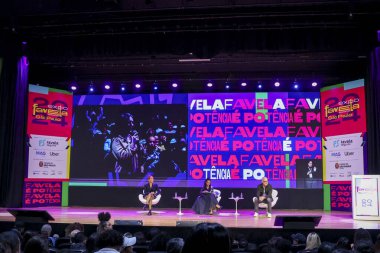 Sao Paulo (SP), 05 / 07 / 2024 - Expo Favela Innovation, varoşlardan girişimciler olan bir iş fuarı. Ekrandaki Kadınlar: Medya Amauri Soares, Canal TV Globo ve Estudios Globo.