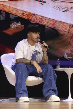 Sao Paulo (SP), 05 / 07 / 2024 - Expo Favela Innovation, varoşlardan girişimciler olan bir iş fuarı. Kaputtan dünyaya: Thiago Marques (Mitico) ile Sao Paulo 'daki WTC' de PodPah fenomeni. 