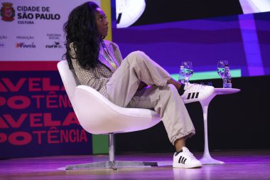 Sao Paulo (SP), 07 / 06 / 2024 - Bütünleşik sanatlar: Favela sanatı, Globo 'nun Sosyal Değerler Direktörü Cristovam Ferrara ve Sara Mara Dijital Etki Fuar sırasında arabuluculuk yaparak ekonomik ve sosyal kalkınma aracı olarak kullanıldı. 