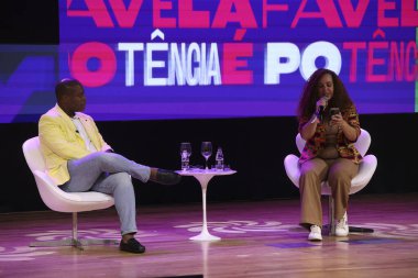 Sao Paulo (SP), Brezilya 07 / 06 / 2024 - CUFA Nacional Başkanı Kalyne Lima, Expo Favela İnovation sırasında İnsan Hakları Bakanı Silvio Almeida ile Demokrasi ve İnsan Hakları Bakanı Silvio Almeida arasında yapılan görüşmede arabuluculuk yaptı.