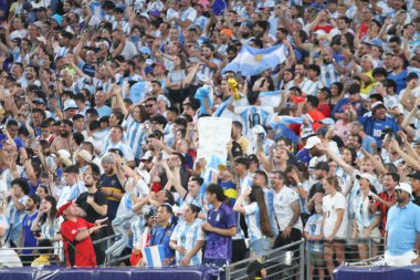 Copa America Yarı Finali: Arjantin Kanada 'ya karşı. 9 Temmuz 2024, Doğu Rutherford, New Jersey, ABD: Arjantinli Julian Alvarez (Jersey 9) bir gol attı ve Arjantin ile Kanada arasındaki futbol maçında takım arkadaşlarıyla kutlama yaptı. 