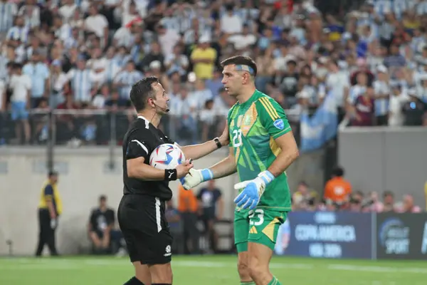 stock image Copa America Semi Final : Argentina vs Canada. July 9, 2024, East Rutherford, New Jersey, USA: Argentinian goalkeeper, Emiliano Martinez, during soccer match between Argentina and Canada valid for the Semifinal of 2024 Copa America championship