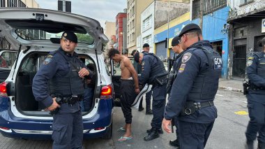 SAO PAULO (SP), Brezilya 07 / 10 / 2024 - Çarşamba öğleden sonra (10), Sivil Polis Sao Paulo şehir merkezinde uyuşturucu kaçakçılığıyla mücadele için bir kurtarma operasyonu daha gerçekleştirdi, iki uyuşturucu satıcısı tutuklandı 