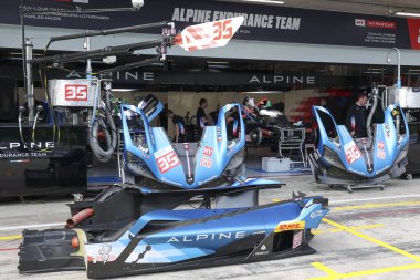 Sao Paulo (SP), Brezilya 07 / 11 / 2024 - FIA 'nın ana Dayanıklılık kategorisi olan Rolex 6 Saat Interlagos' un çukurlarında takımların hareketi, bu Perşembe Sao Paulo 'nun güneyindeki Interlagos pistinde