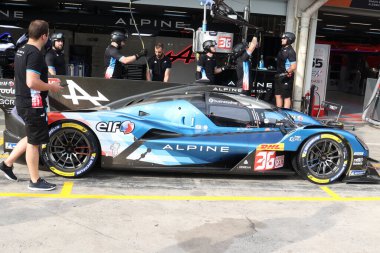 Sao Paulo (SP), Brezilya 07 / 11 / 2024 - Sürücüler, FIA 'nın ana Dayanıklılık kategorisi olan Rolex 6 Saat Interlagos' ta pisti tanımak ve pit eğitimini gerçekleştirmek için Pist Yürüyüşü yapıyorlar