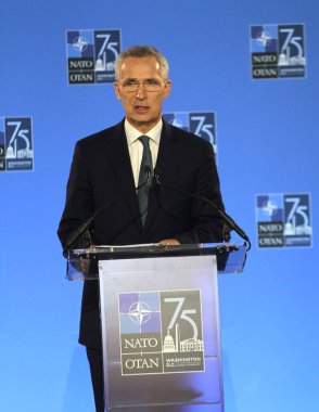 Washington DC, ABD: 10 Temmuz 2024 - NATO 'nun Washington' daki zirvesinde yaptığı basın toplantısında NATO Genel Sekreteri Jens Stoltenberg konuştu. İttifakın tarihi 75. yıldönümü münasebetiyle 2024 NATO Zirvesi.