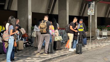 SAO PAULO (SP), 07 / 11 / 2024 - VACANCIES / Park / Havalimanı - Sao Paulo şehrinin Güney Bölgesi, Congonhas Havalimanı 'ndaki Uygulama Boşaltma Tahakkularının Belirlenmesi, yerel araçların yüklenmesi ve boşaltılmasını organize etmek üzere sınırlandırıldı