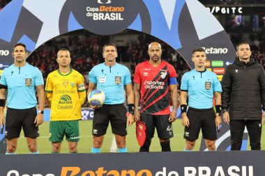 CURITIBA (PR), 07 / 13 / 2024 - COPA DO BRASIL / ATHLETICO / YPIRANGA - hakem Bruno Arleu de Araujo (FIFA) (RJ), Athletico-GO ve Ypiranga arasında oynanan ve Copa do Brasil 'in üçüncü turu için geçerli olan maçta, Ligga Arena do Brasil' de oynandı. 