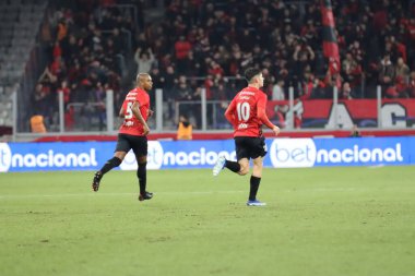 CURITIBA (PR), 07 / 13 / 2024 - COPA DO BRASIL / ATHLETICO / YPIRANGA - Oyuncu Fernandinho, Athletico-GO ve Ypiranga arasında oynanan ve Copa do Brasil 'deki Ligga Arena' da düzenlenen üçüncü tur için geçerli olan maçta golünü kutluyor. 